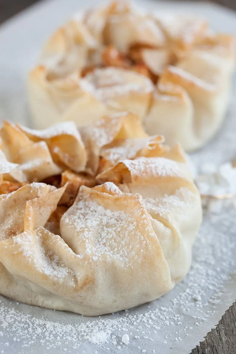 Mini appeltaartjes in filodeeg