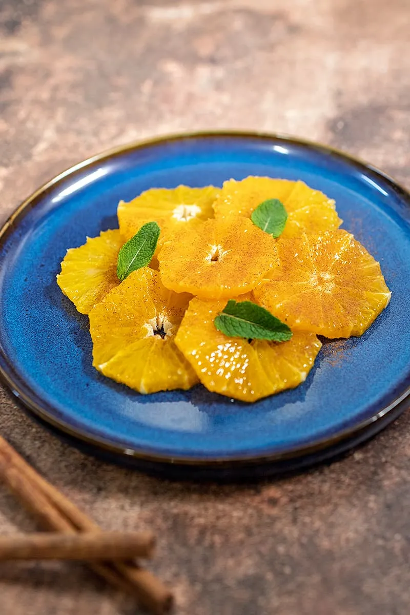 Marokkaanse sinaasappelsalade met kaneel is een makkelijk toetje