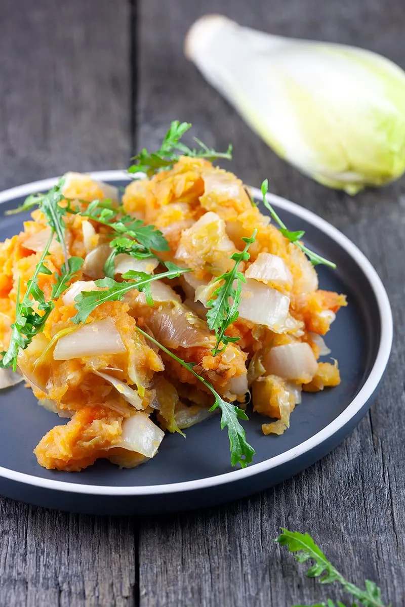 Zoete aardappel stamppot met witlof