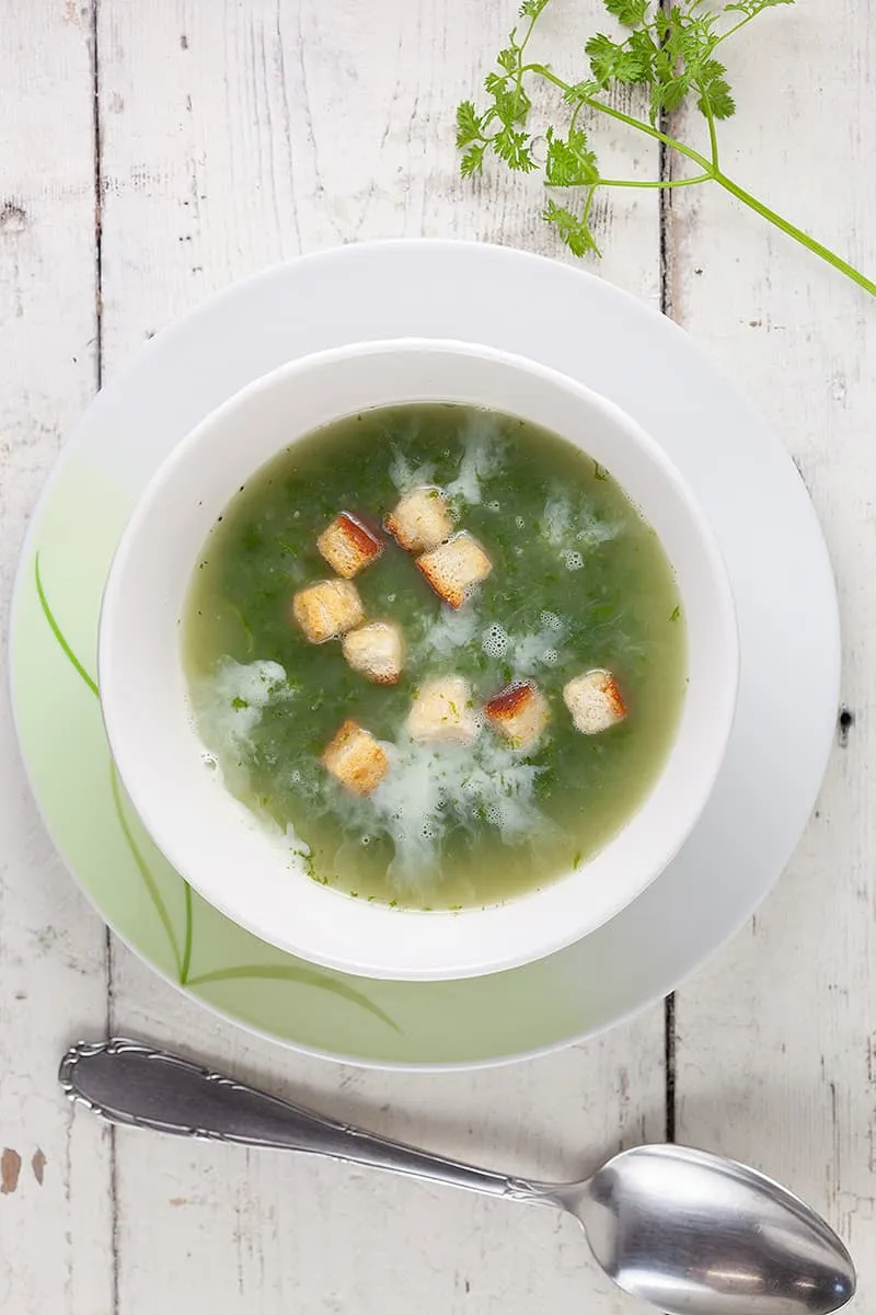 Kervelsoep met croutons