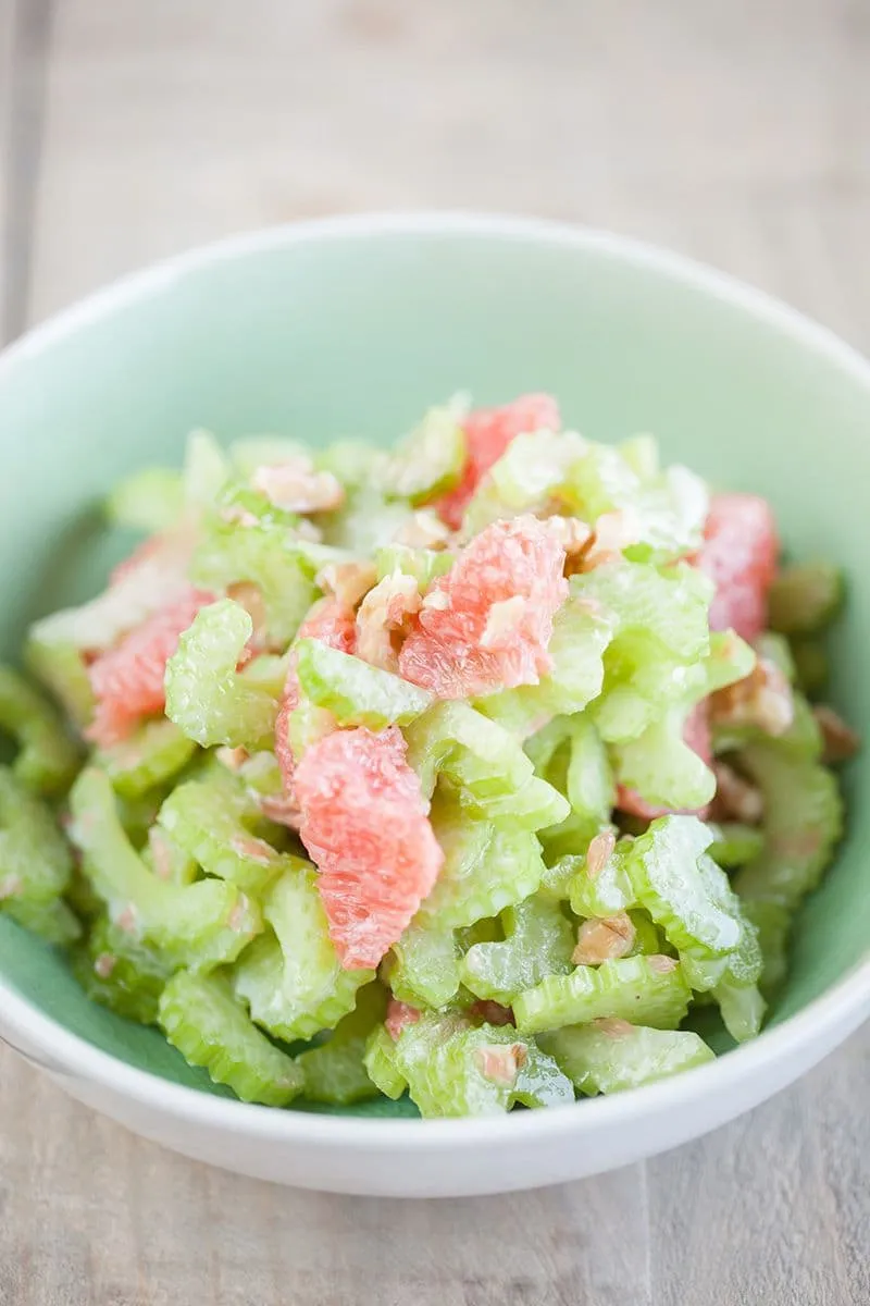 Bleekselderijsalade met grapefruit