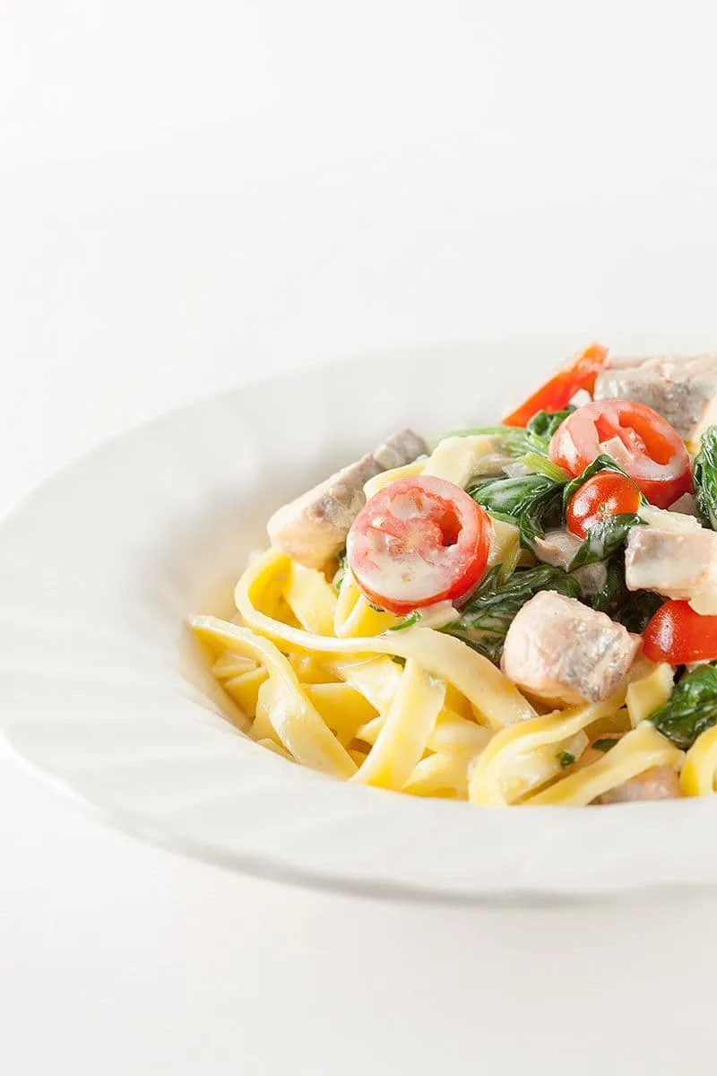 Romige tagliatelle met zalm en spinazie