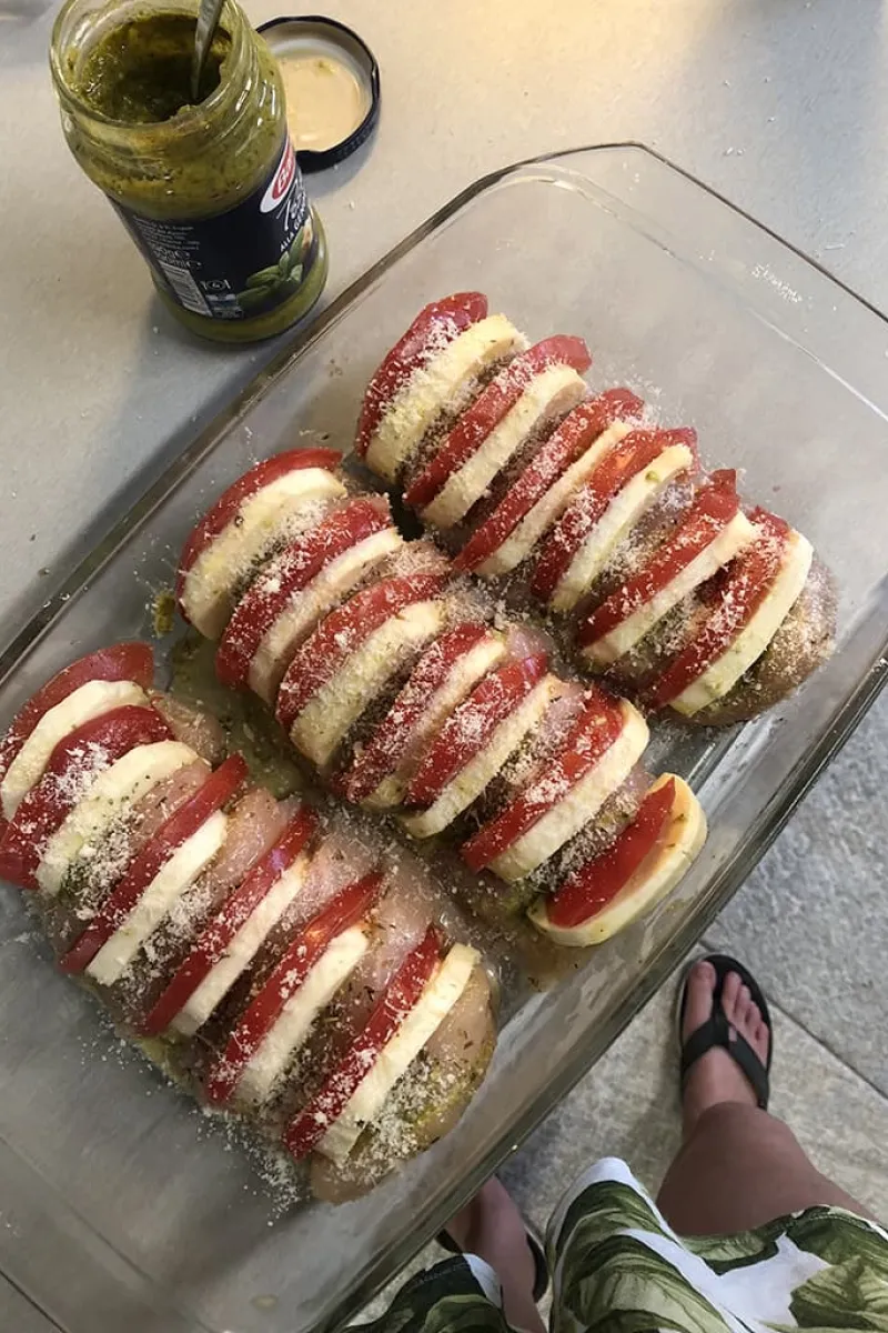Kip caprese voorbereid