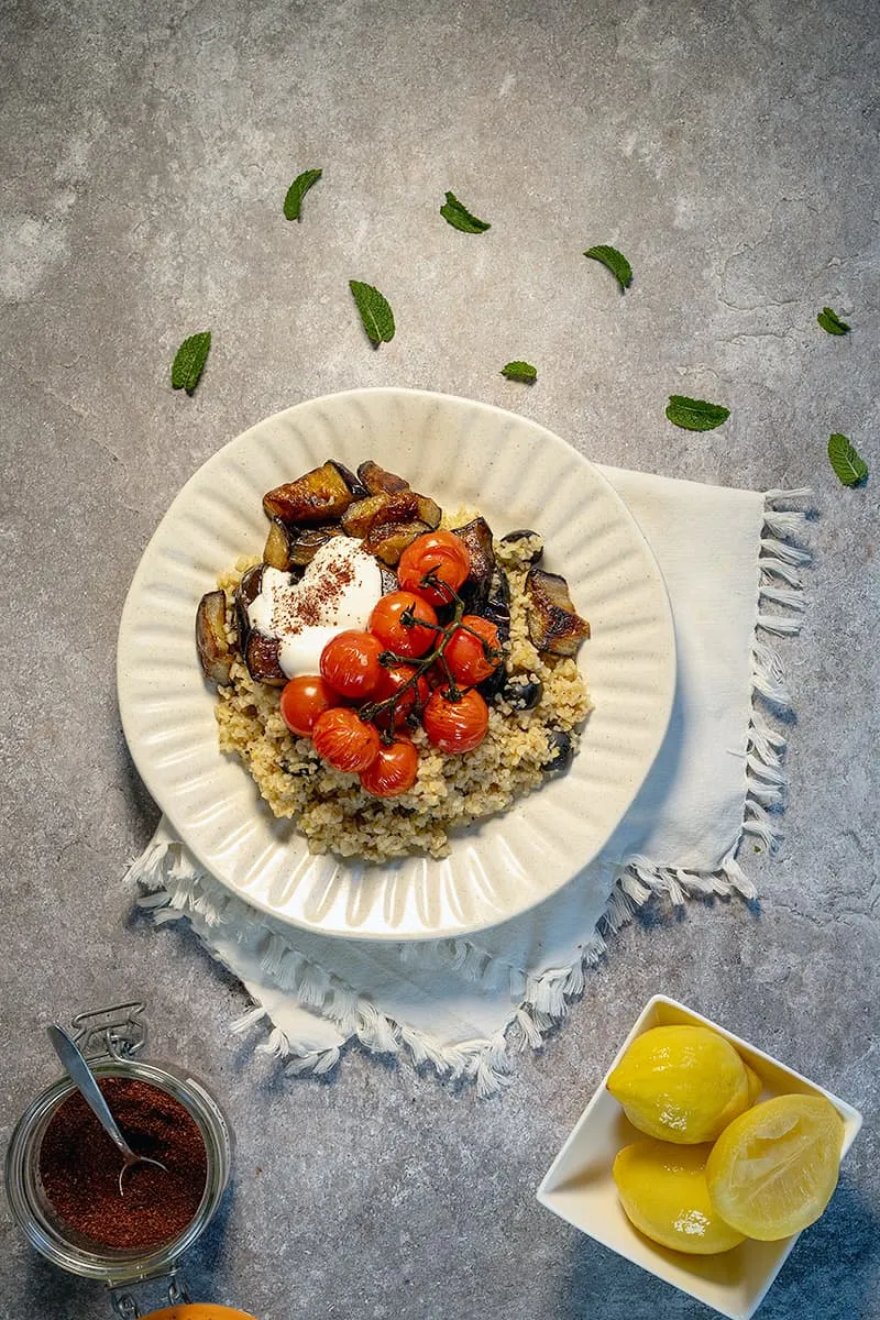 Bulgur met aubergine en ingelegde citroen