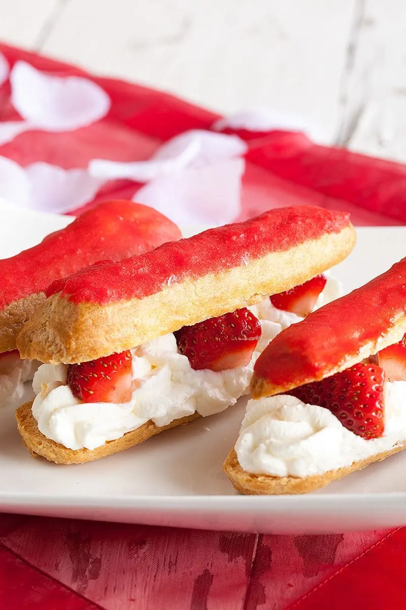 Eclairs met aardbeien