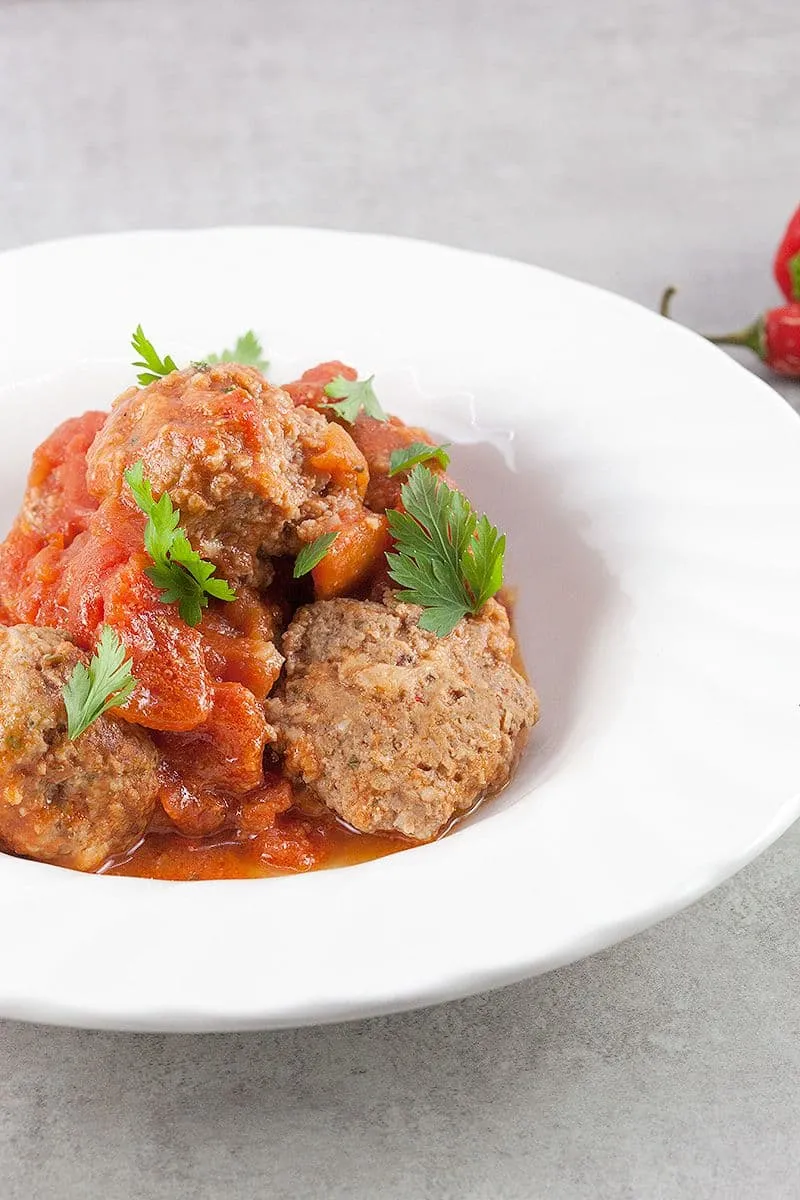 Spaanse gehaktballetjes in pittige tomatensaus