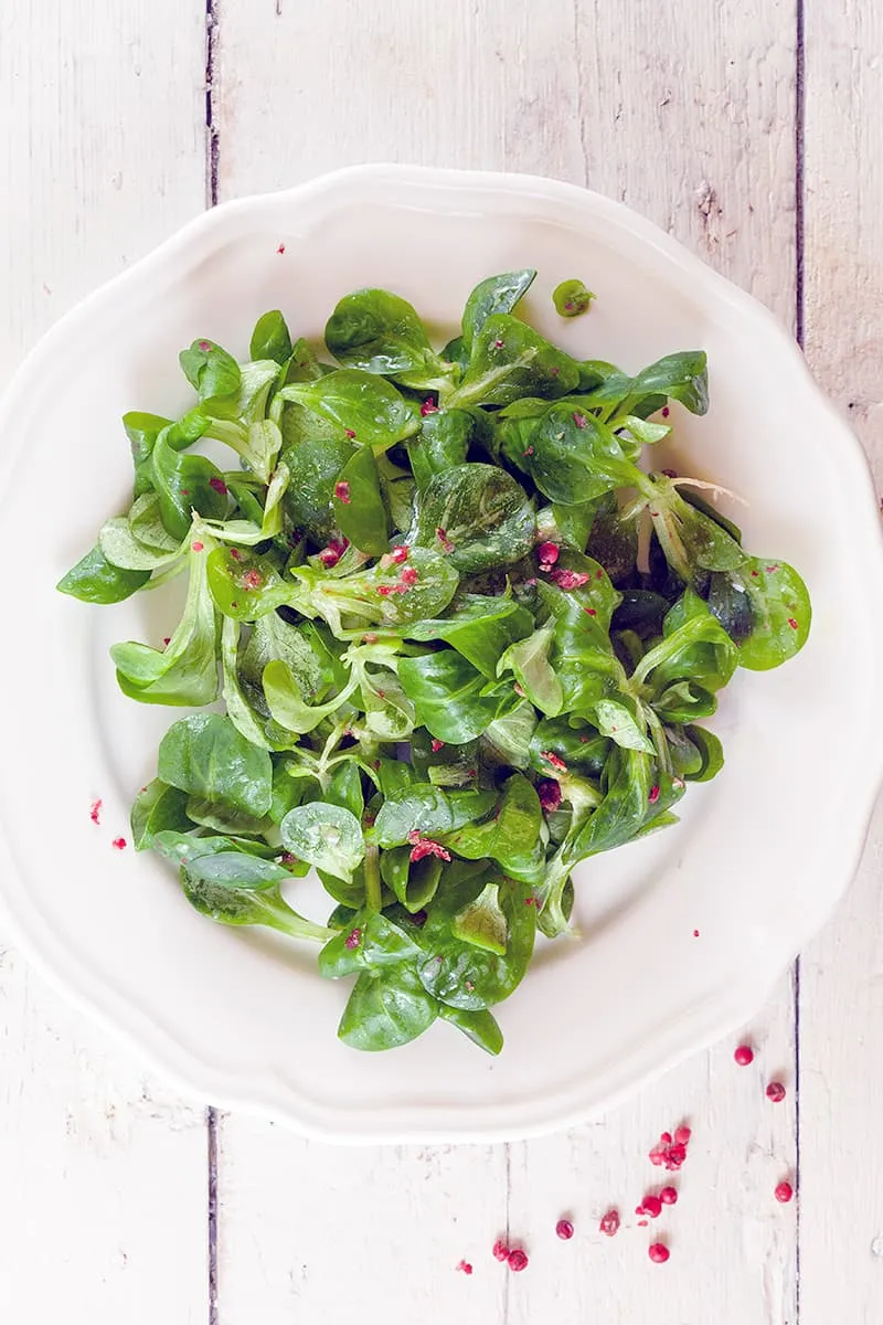Salade met roze peper dressing