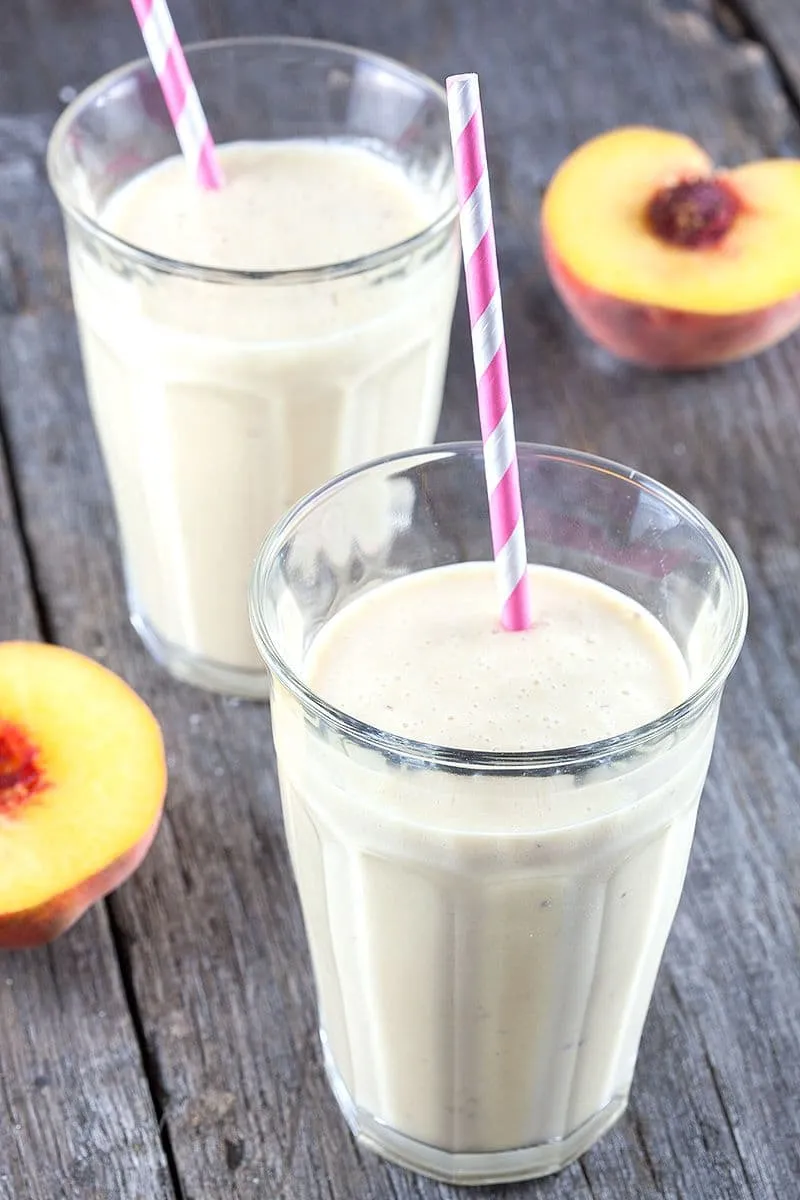 Zelfgemaakte perzikmilkshake