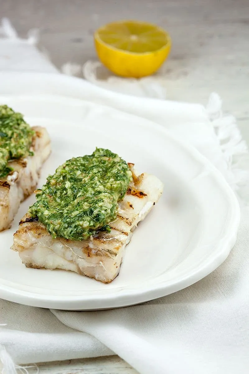 Barbecue kabeljauw met walnotenpesto