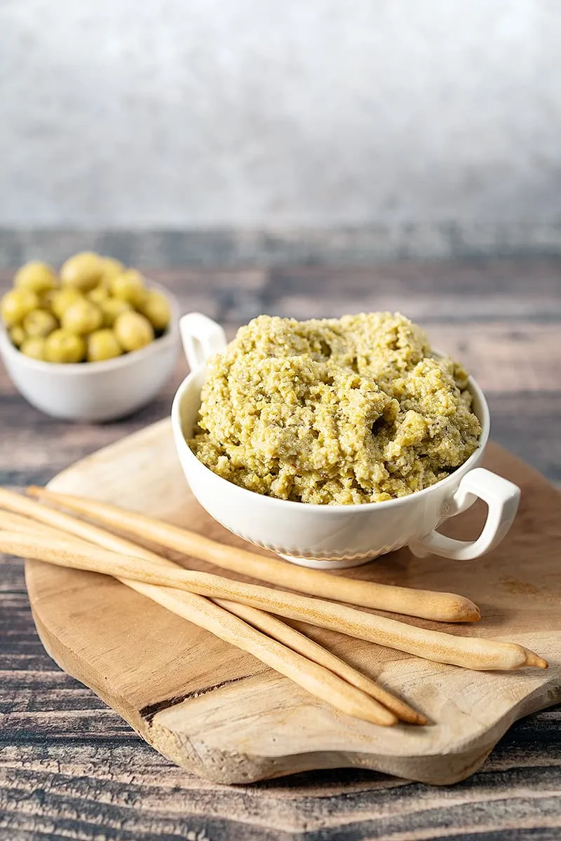 Olijventapenade met knoflook en kappertjes