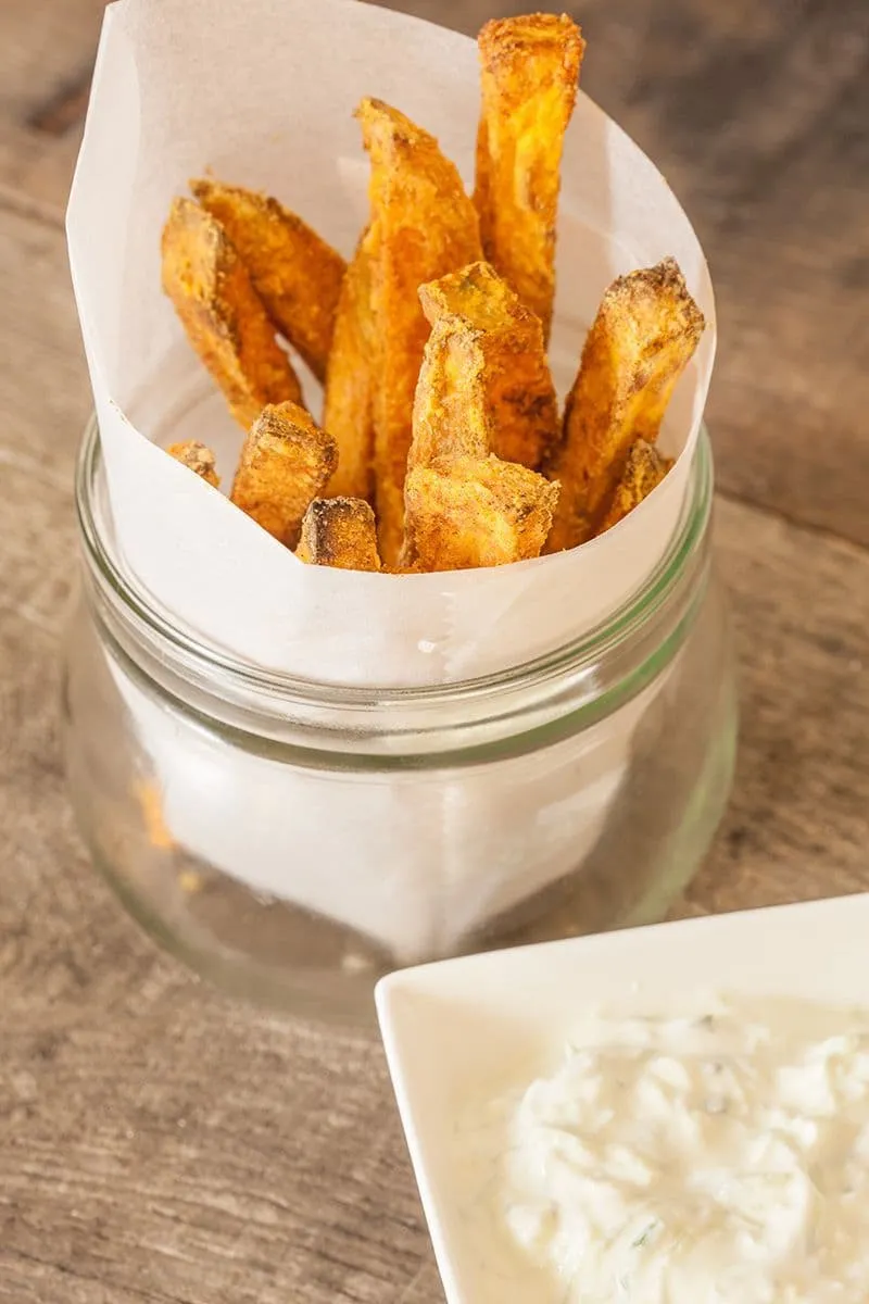 Zoete aardappel friet uit de oven