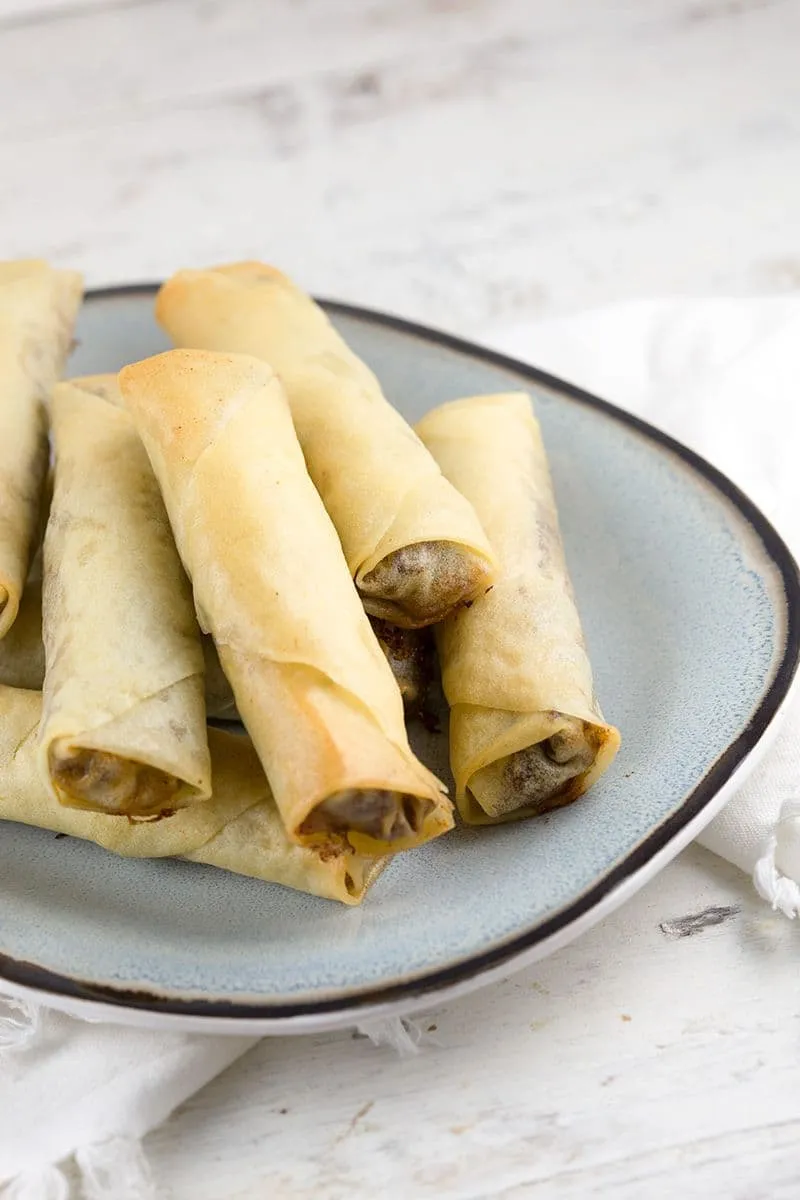 Kruidige gehakt filodeeg rolletjes
