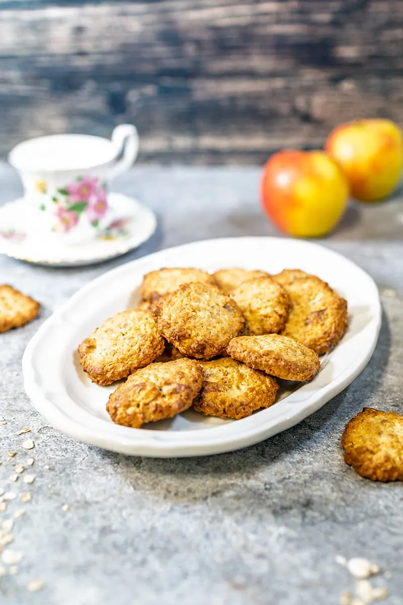 Havermoutkoekjes met appelmoes en noten