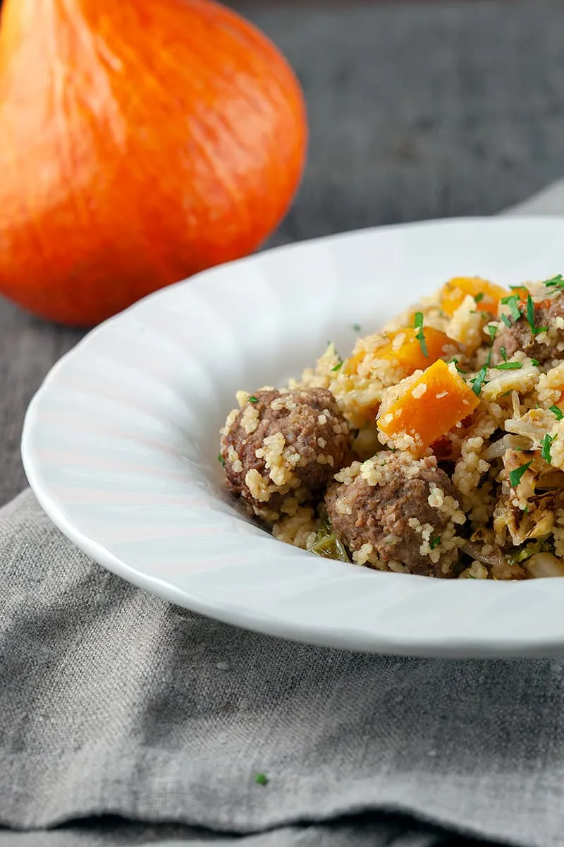 Pittige couscous met gehaktballetjes en pompoen