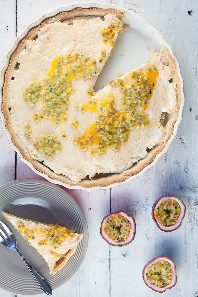 Frangipane en passievrucht taart