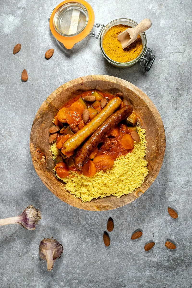 Couscous met groenten en worstjes