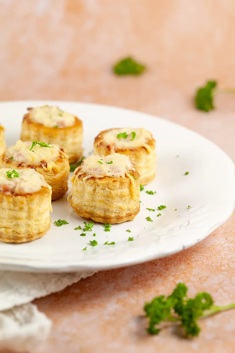 Mini pasteitjes met ham en kaas