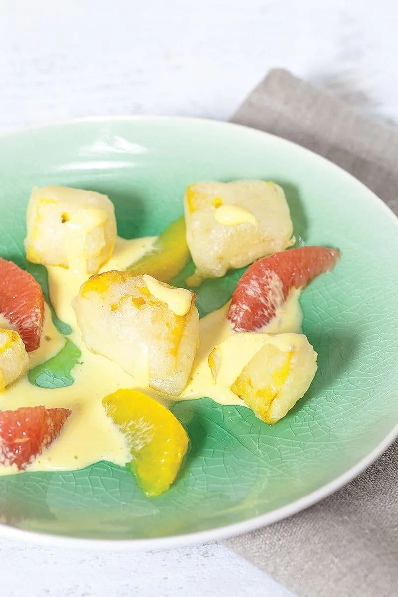 Gefrituurde mango in tempurabeslag