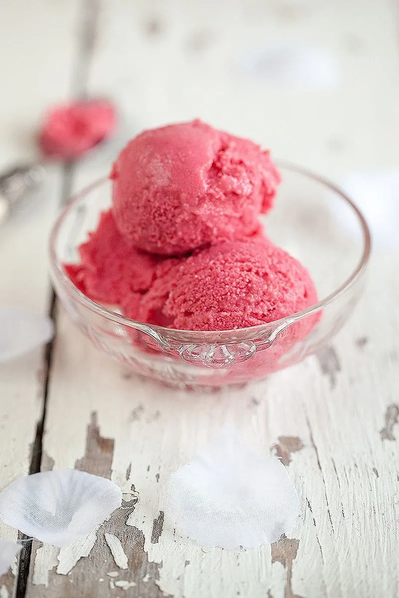 Frozen yoghurt met frambozen