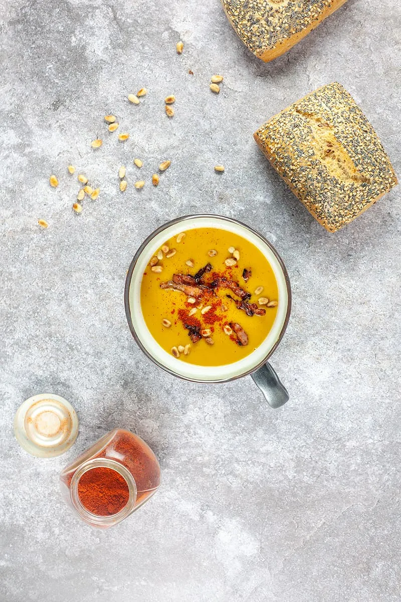 Zoete aardappelsoep met kokosmelk