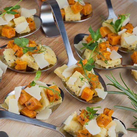 Amuse van polenta en zoete aardappel