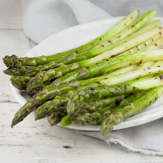 Gegrilde groene asperges