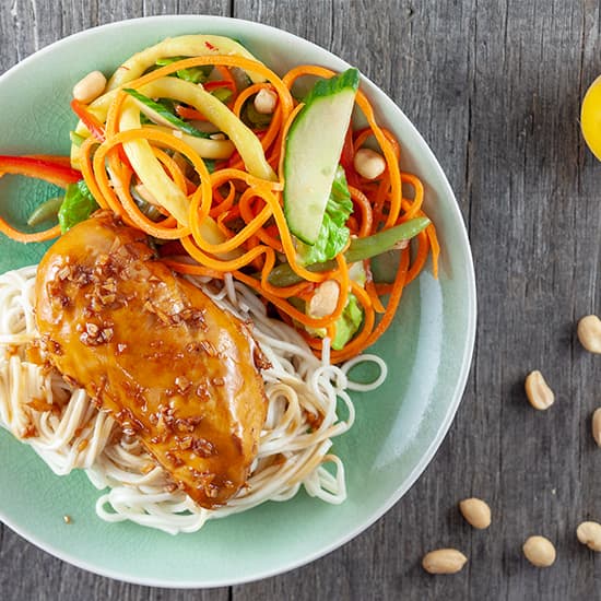 Gemarineerde kip in yuzu sap